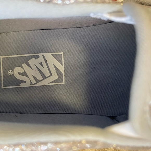 Vans - Picture 5 of 8